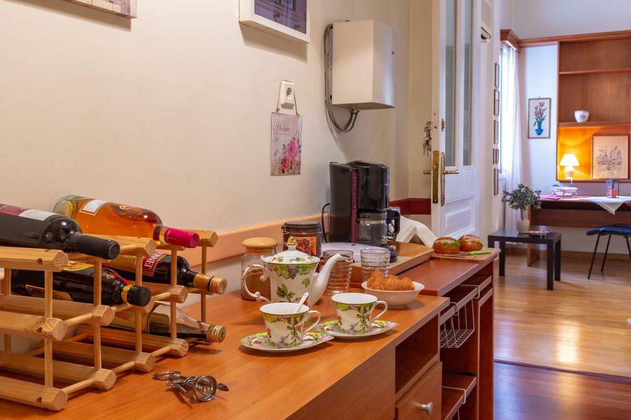 80кв.м 3, 1 баня Апартамент
 в Exarchia Атина Екстериор снимка