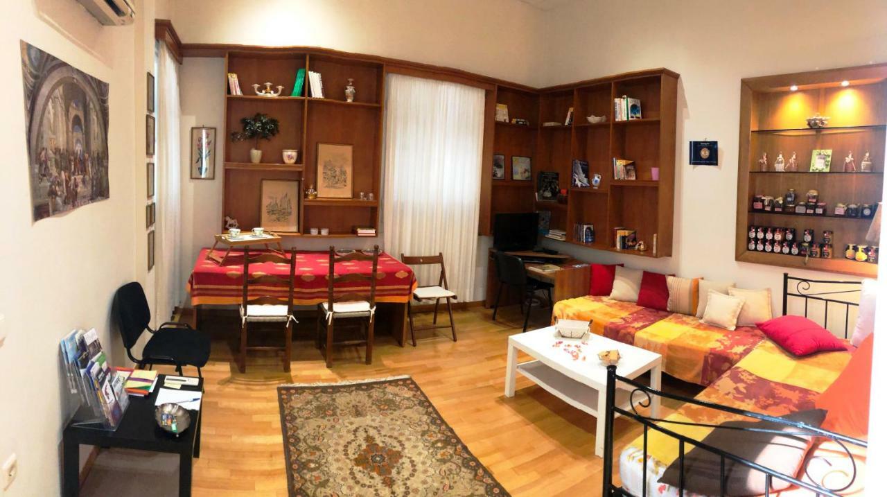 80кв.м 3, 1 баня Апартамент
 в Exarchia Атина Екстериор снимка